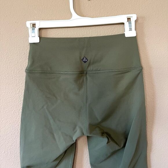 Prana Transform Capri Leggings - Picture 5 of 7